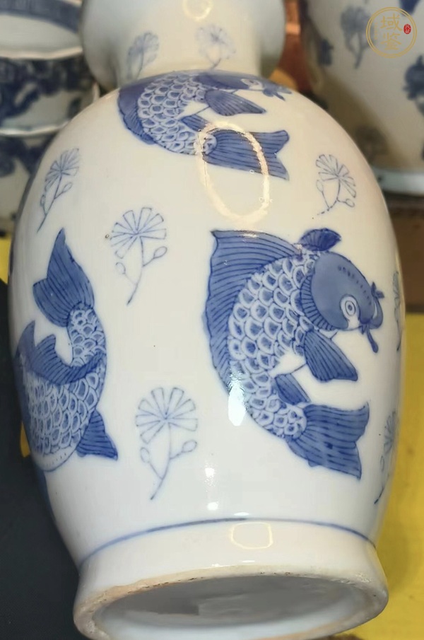 古玩陶瓷魚藻紋青花瓶真品鑒賞圖