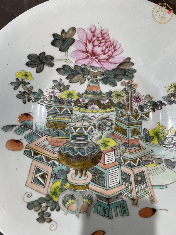 古玩陶瓷粉彩博古花卉紋盤真品鑒賞圖