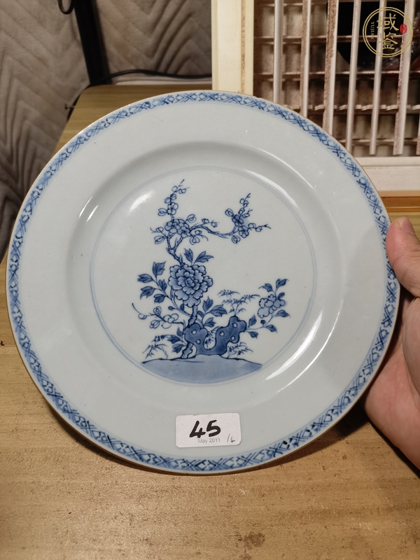 古玩陶瓷花卉紋青花盤真品鑒賞圖
