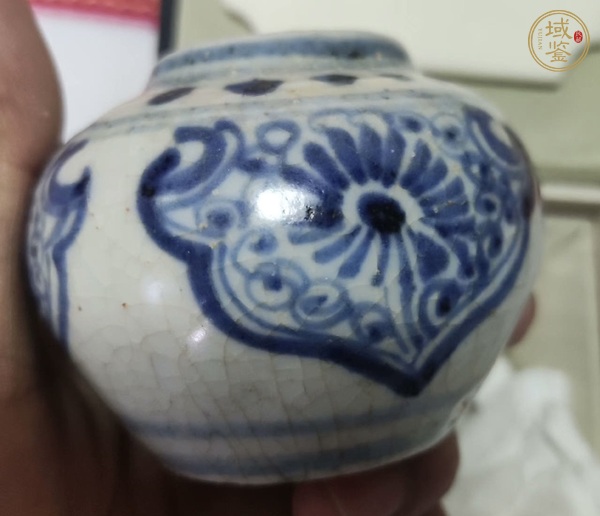 古玩陶瓷青花花卉圖案罐真品鑒賞圖