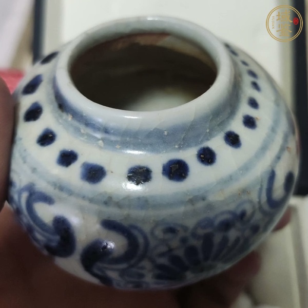 古玩陶瓷青花花卉圖案罐真品鑒賞圖