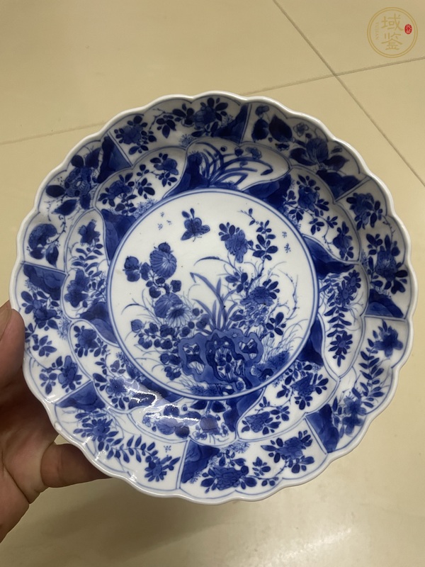 古玩陶瓷青花花卉瓜棱盤真品鑒賞圖