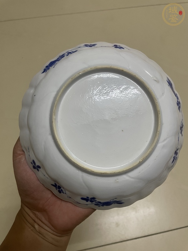 古玩陶瓷青花花卉瓜棱盤真品鑒賞圖