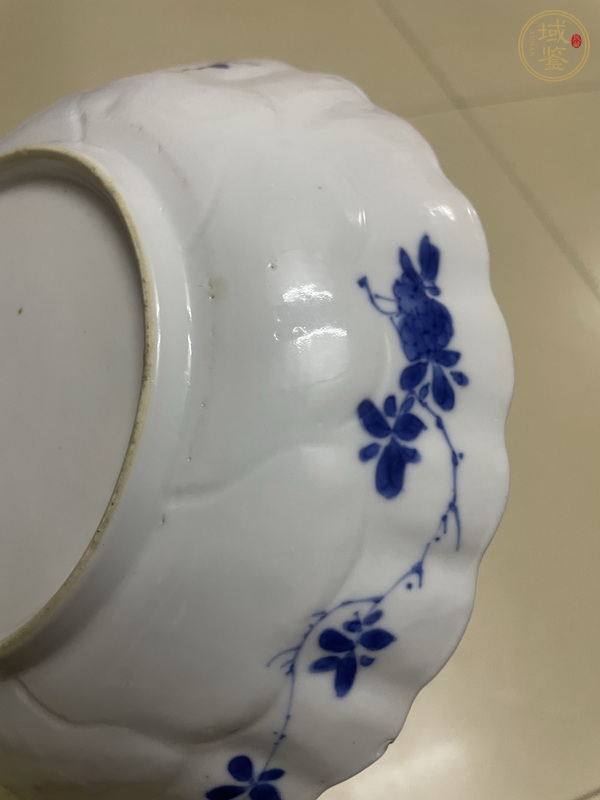 古玩陶瓷青花花卉瓜棱盤真品鑒賞圖