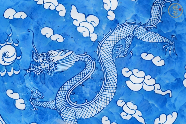 古玩陶瓷清晚期·青花云龍趕珠紋大盤真品鑒賞圖