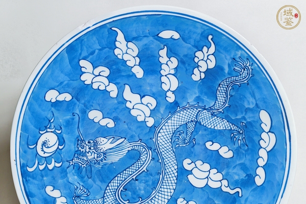 古玩陶瓷清晚期·青花云龍趕珠紋大盤真品鑒賞圖