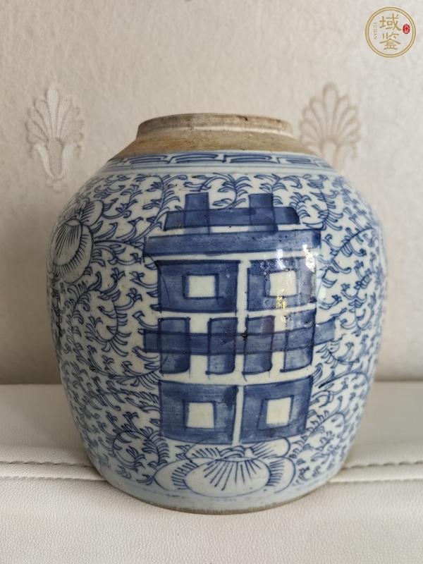 古玩陶瓷纏枝花囍字紋青花蓋罐真品鑒賞圖