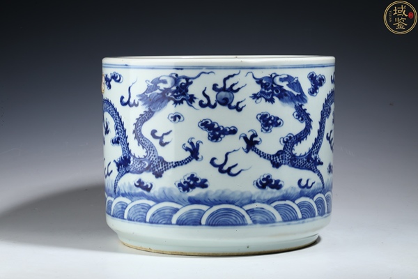 古玩陶瓷青花趕珠龍紋筒式爐拍賣,當前價格11800元