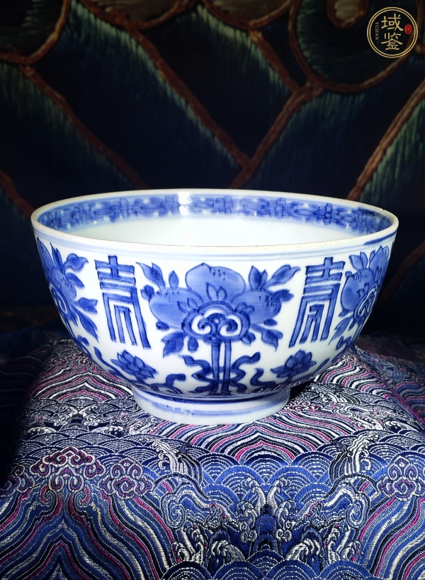 古玩陶瓷青花花間壽字紋墩式碗真品鑒賞圖