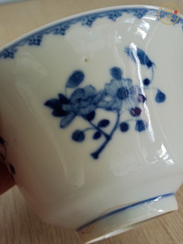 古玩陶瓷花卉紋青花杯真品鑒賞圖