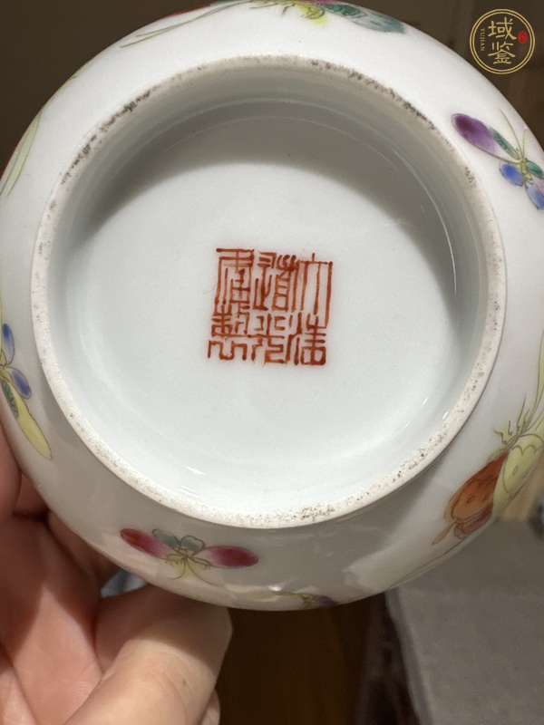 古玩陶瓷花蝶紋粉彩碗真品鑒賞圖