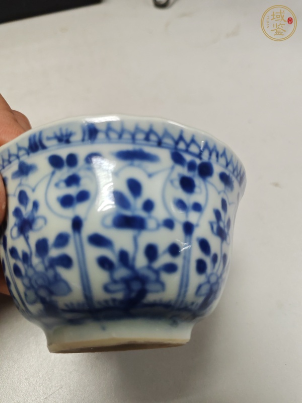 古玩陶瓷花卉紋青花杯真品鑒賞圖