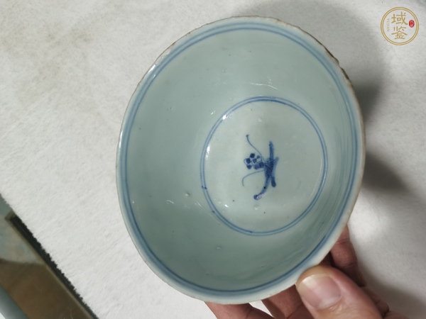 古玩陶瓷青花葡萄紋茶碗真品鑒賞圖