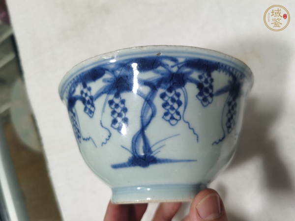 古玩陶瓷青花葡萄紋茶碗真品鑒賞圖