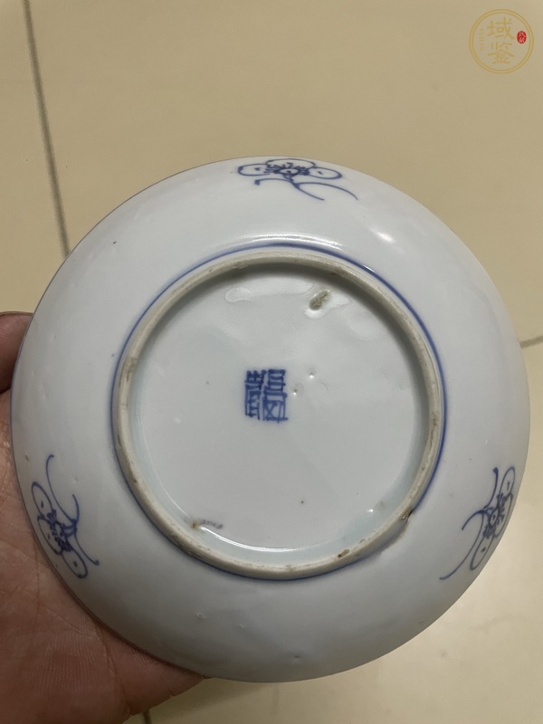 古玩陶瓷青花梅花紋臥盤真品鑒賞圖