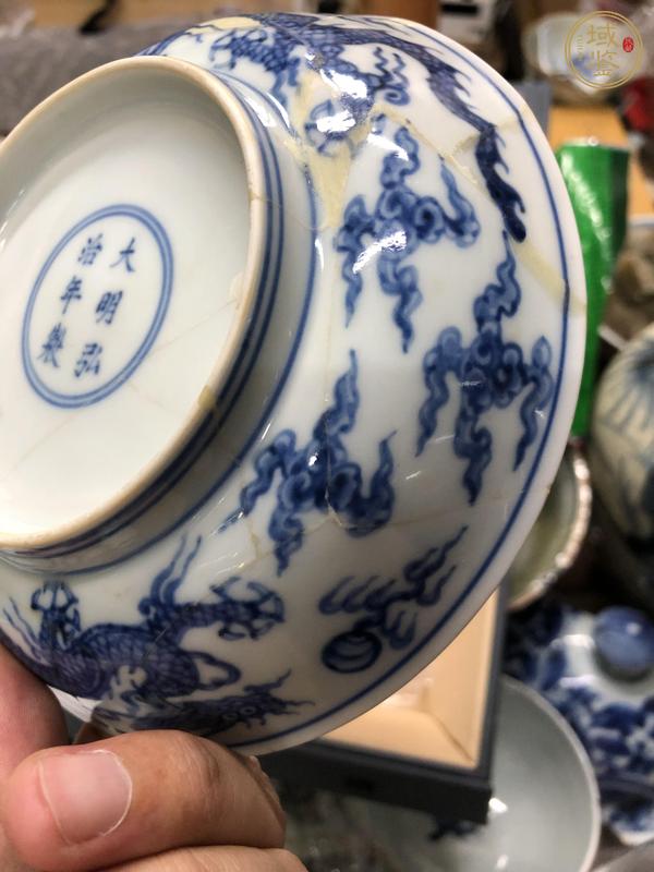 古玩陶瓷青花趕珠龍紋盤真品鑒賞圖