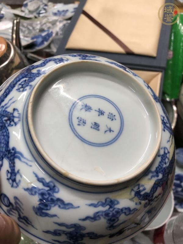 古玩陶瓷青花趕珠龍紋盤真品鑒賞圖