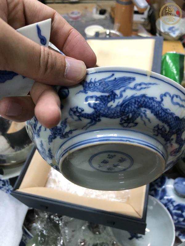 古玩陶瓷青花趕珠龍紋盤真品鑒賞圖