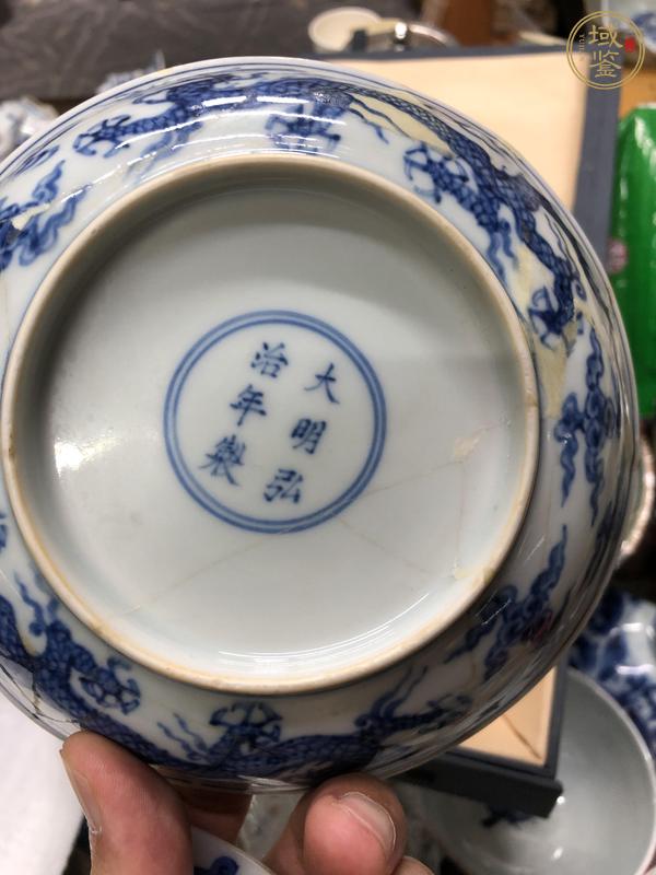 古玩陶瓷青花趕珠龍紋盤真品鑒賞圖