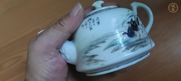 古玩陶瓷建國初期粉彩蘆雁紋茶壺真品鑒賞圖