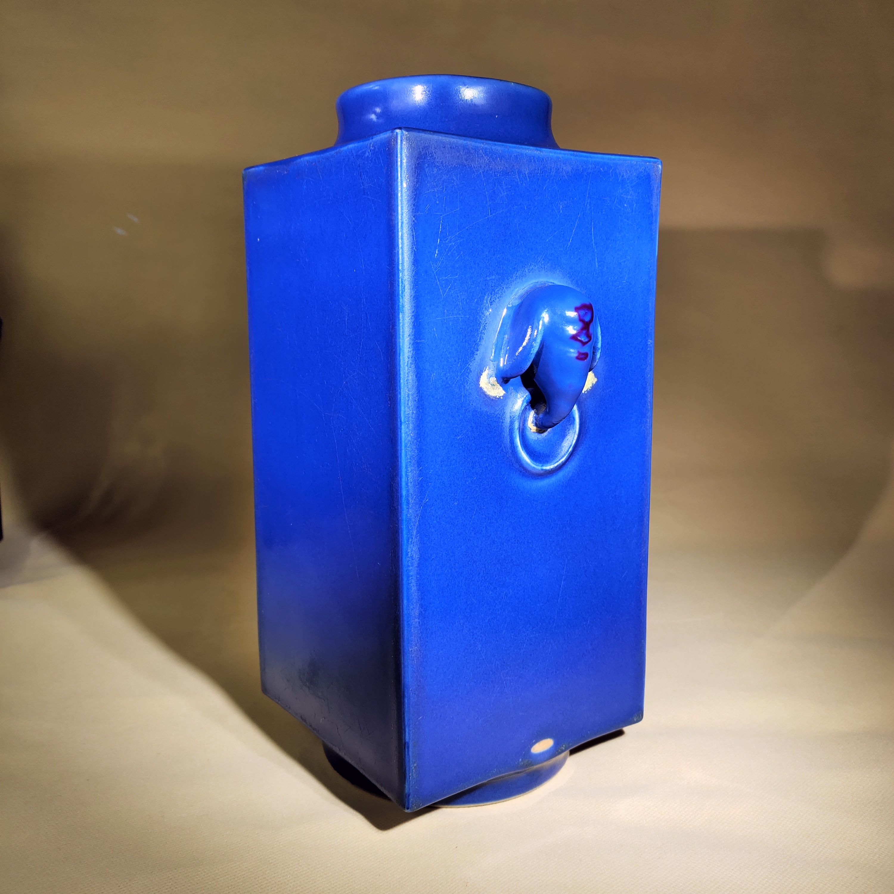 中国 清時代 骨董品 大清康煕年製 齊藍釉 象耳琮式瓶 古玩古美術