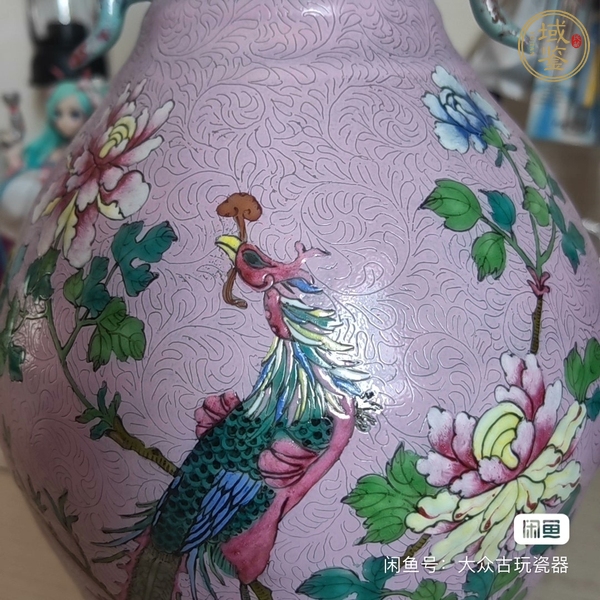 古玩陶瓷胭脂紅壓道粉彩花鳥紋雙耳瓶真品鑒賞圖