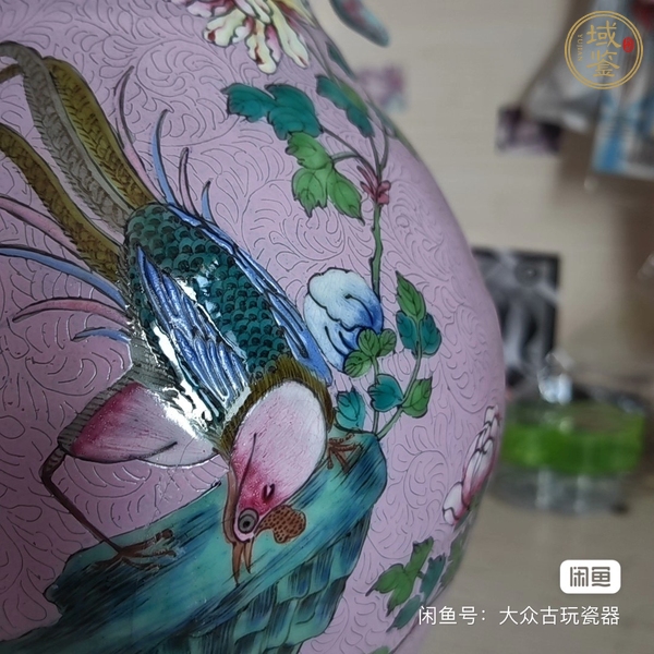 古玩陶瓷胭脂紅壓道粉彩花鳥紋雙耳瓶真品鑒賞圖