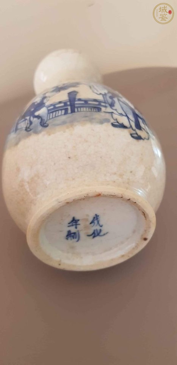 古玩陶瓷哥釉青花人物蒜頭瓶真品鑒賞圖