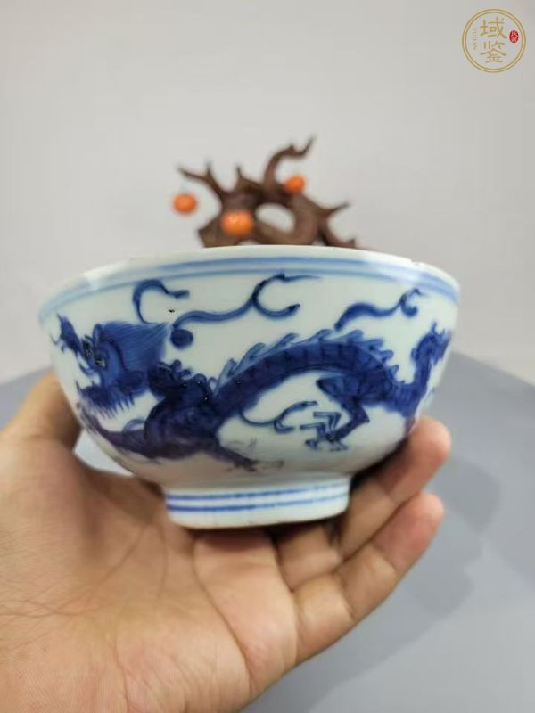 古玩陶瓷明晚期青花云龍趕珠紋碗真品鑒賞圖