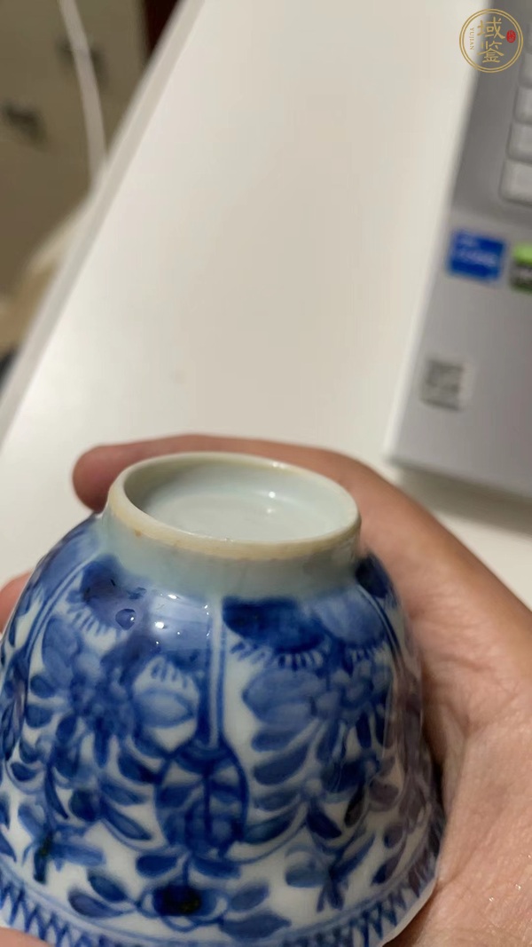 古玩陶瓷花卉紋青花杯真品鑒賞圖