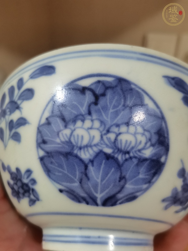 古玩陶瓷花卉紋青花碗真品鑒賞圖