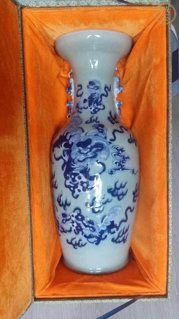 古玩陶瓷獅紋青花瓶真品鑒賞圖