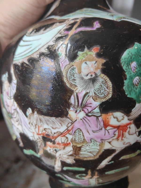 古玩陶瓷清晚期·墨地粉彩【木天王出征】紋賞瓶拍賣,當(dāng)前價格13668元