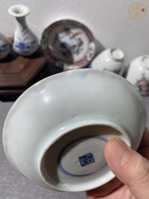 古玩陶瓷康熙青花松鼠偷葡萄盤真品鑒賞圖