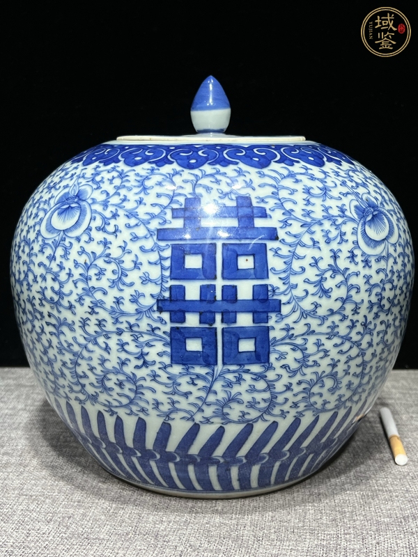 古玩陶瓷青花淡描花卉紋喜字西瓜罐真品鑒賞圖