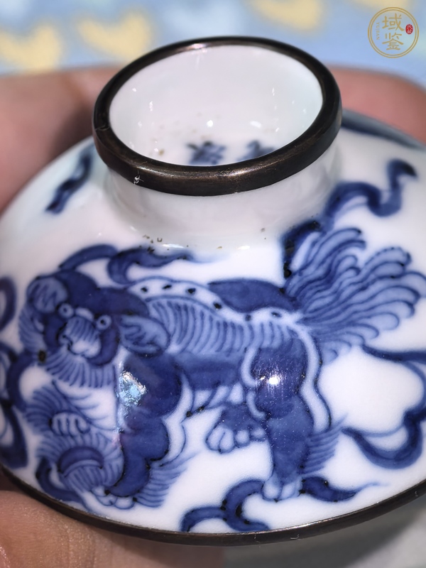 古玩陶瓷青花獅子繡球圖蓋碗，疑似復(fù)窯真品鑒賞圖