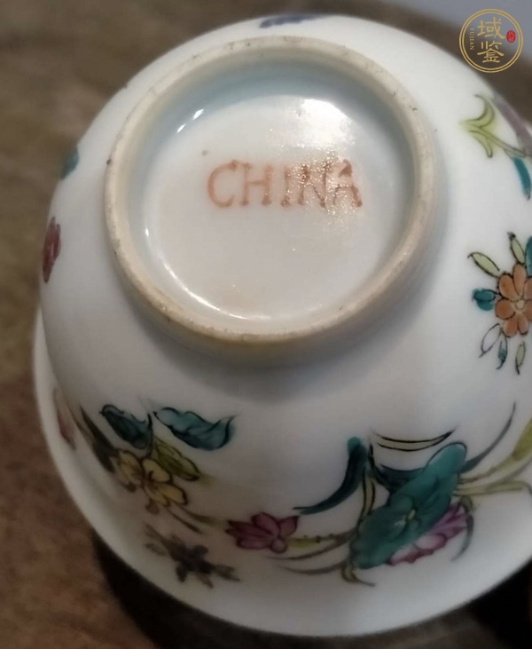 古玩陶瓷粉彩蟲草紋茶圓真品鑒賞圖