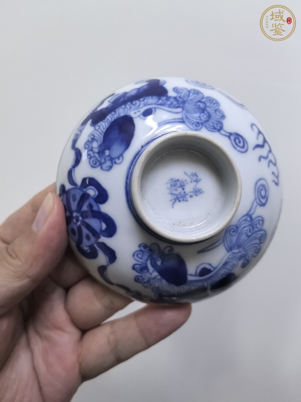 古玩陶瓷青花獅子繡球紋蓋碗真品鑒賞圖