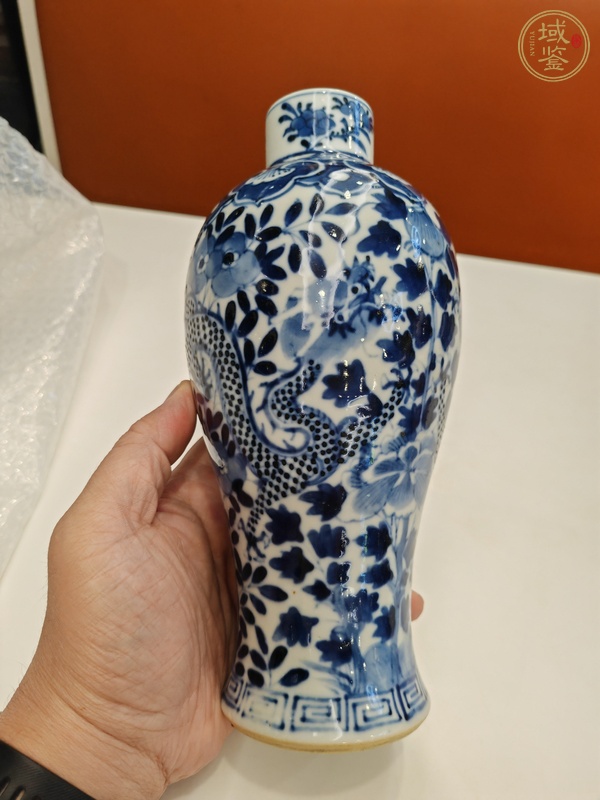 古玩陶瓷花間龍紋青花瓶真品鑒賞圖