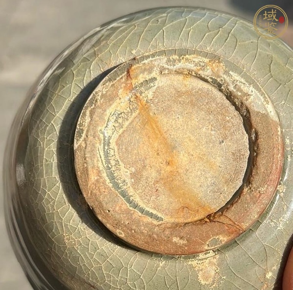 古玩陶瓷龍泉窯花口刻花碗真品鑒賞圖