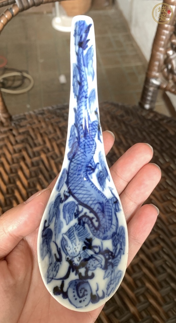 古玩陶瓷龍紋青花湯勺真品鑒賞圖