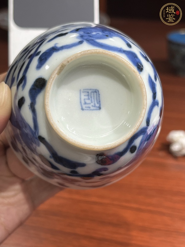 古玩陶瓷花間獅子紋青花杯真品鑒賞圖