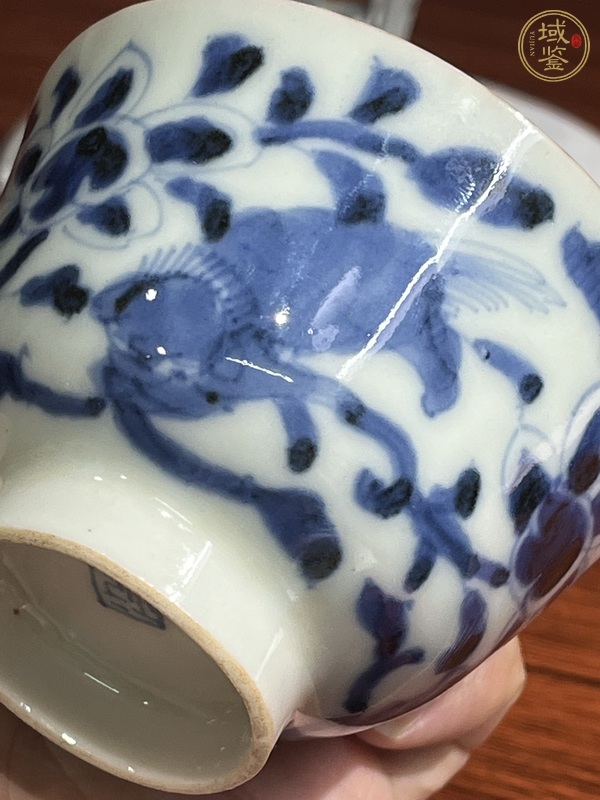 古玩陶瓷花間獅子紋青花杯真品鑒賞圖