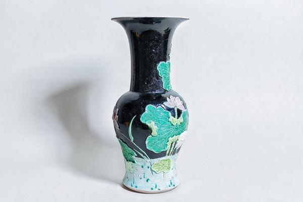 古玩陶瓷清晚期·王炳榮款一鷺連科堆塑鳳尾尊拍賣,當前價格12888元