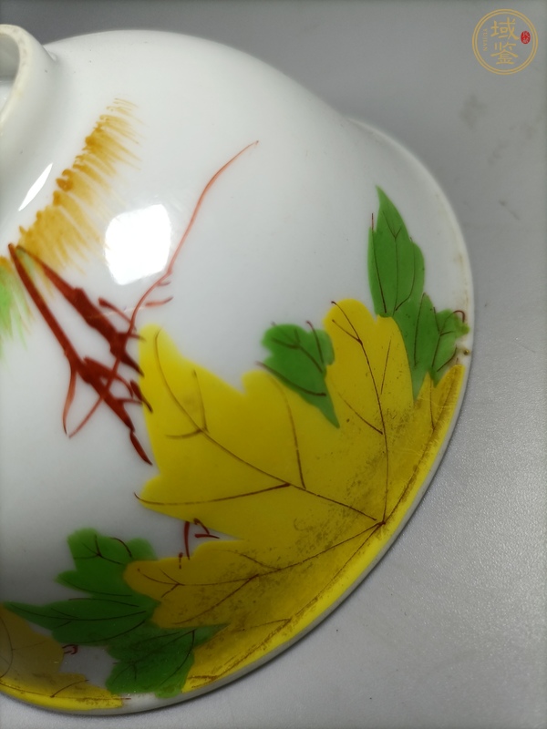 古玩陶瓷粉彩花果紋茶碗真品鑒賞圖