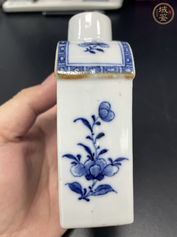 古玩陶瓷青花洞石花卉紋茶葉罐真品鑒賞圖