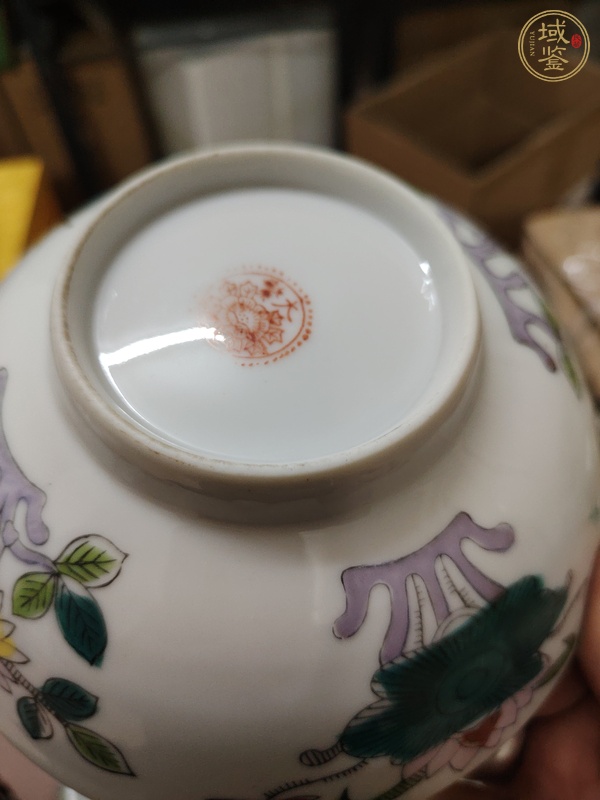 古玩陶瓷粉彩折枝花卉紋茶碗真品鑒賞圖