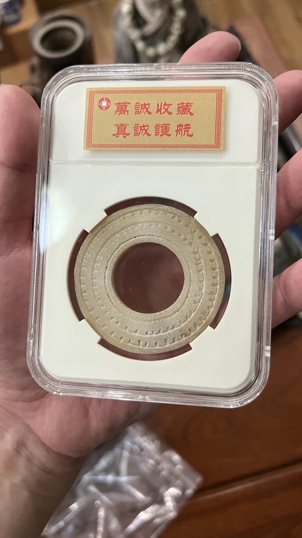 古玩玉器戰(zhàn)國點刻紋壁拍賣，當前價格999元