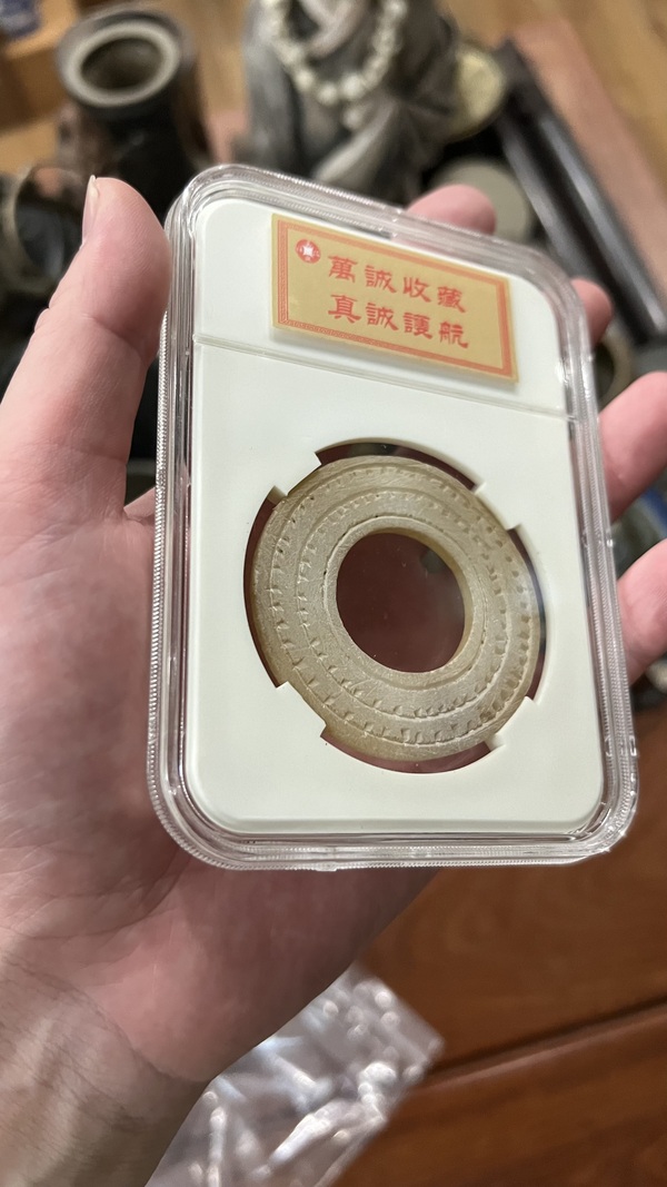 古玩玉器戰(zhàn)國點刻紋壁拍賣，當前價格999元