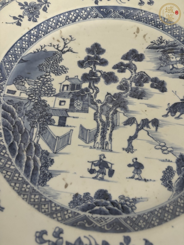 古玩陶瓷青花山水人物紋花口盤真品鑒賞圖